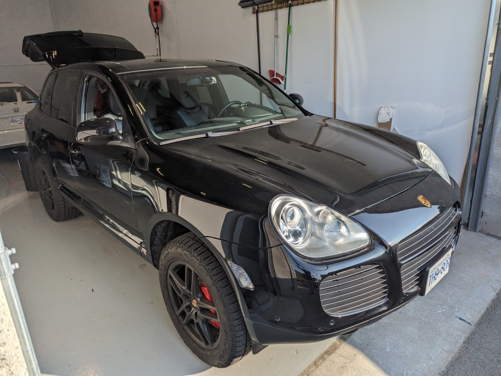 Porsche Cayenne (955) Trunk Hatch & Glass Strut&nbsp;Replacement
